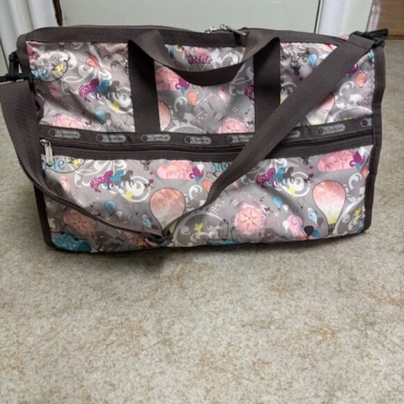 LeSportSac Weekender, Gym. Sports, Travel Bag " Like New " - Picture 1 of 9